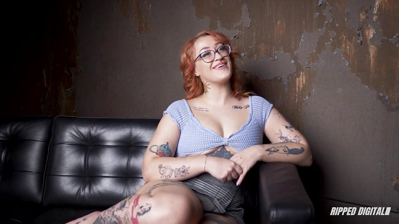 Tattooed Redhead Babe Spinnin Shae Gets Extreme Pleasure From Bondage