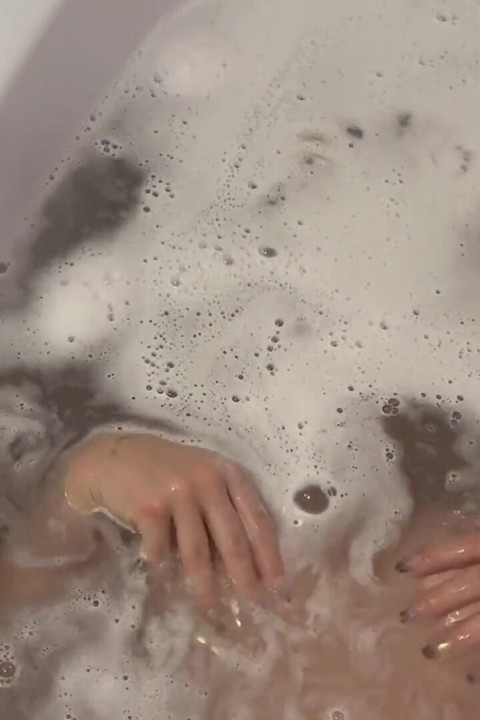 Hairwash and Breath Hold Underwater