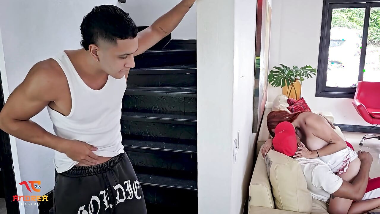 Mi Marido Cornudo Me Pilla Follando a Su Amigo Cuando Me Deja Solo - Andrea Castro & Max Betancur