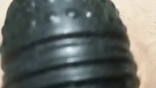 Yatakta tek başına vibratör orgazmı