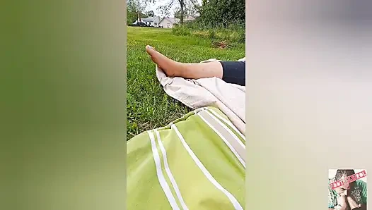 Sunny12s profesyonel masöze gecikmiş ayak masajı yapıyor ve ayak emiyor