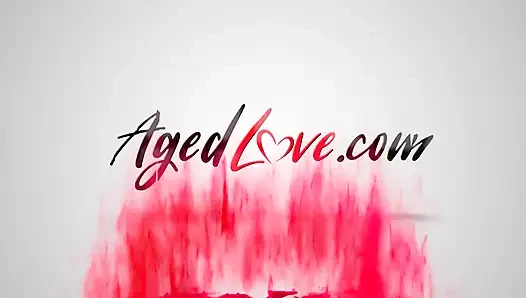 Dua wanita dewasa dientot sama satu tiang yang perkasa