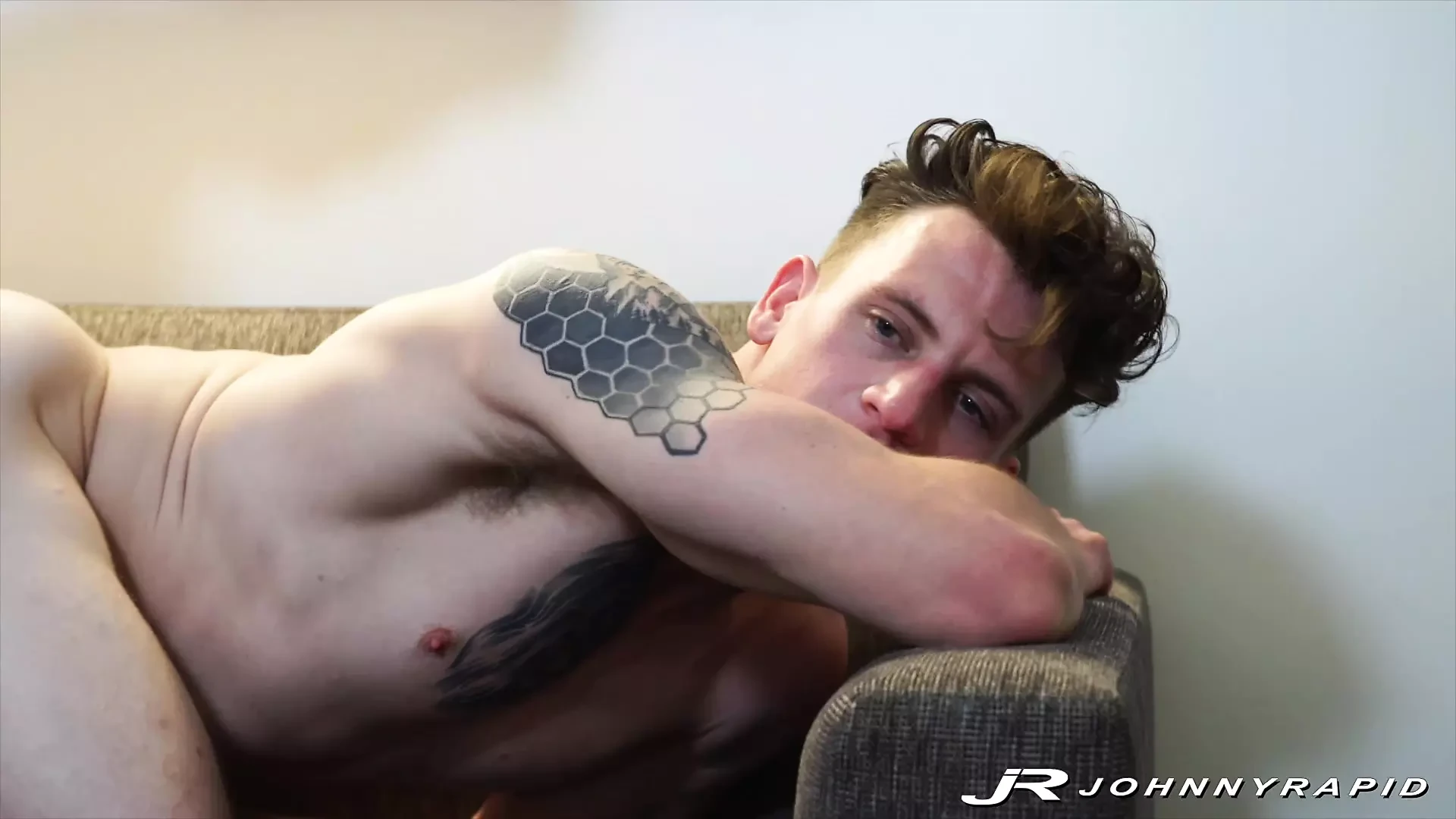 JohnnyRapid: Ivrig Adam Von rider passionerat och suger Johnny Rapids långa kuk