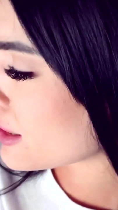 陌生人在我们的车里操我的女朋友，并给了她生命中的第一次潮吹 |剪辑 2