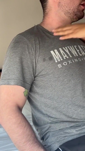 Latina-MILF-Pornostar Ely Nbspz lädt zufälligen Fremden in ihr Hotel zum Ficken ein | Clip 1