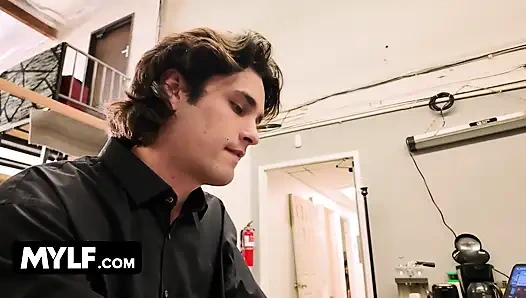 Thick MILF Richelle Ryan Breaks in a Brand New Stud and Takes His Young Cock