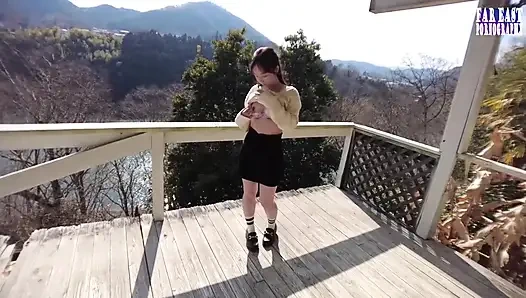 Cewek sange dengan tubuh aduhai ini lagi asik muasin memeknya sendirian sambil tersenyum -- bagian.1