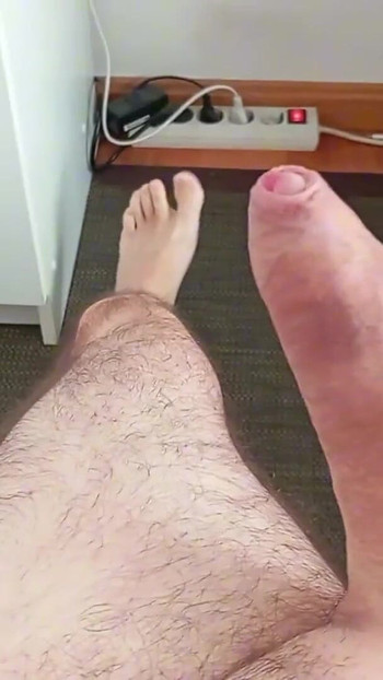 Ogromno debelo svršavanje glasno stenjanje dok gledam vlastiti porno video na računalu! | Isječak 1