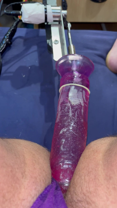 Sikiş makinemde büyük dildo