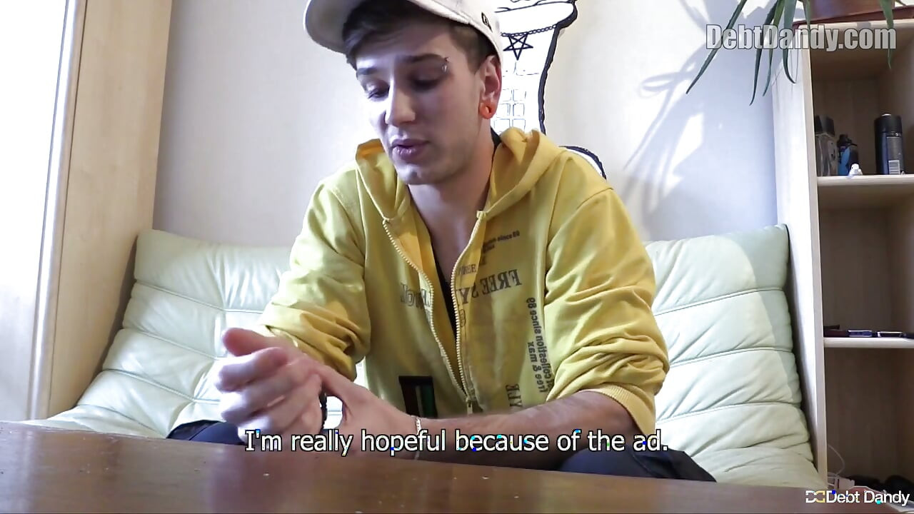 Twink Pop - Datoria Dandy forțează băiatul slab în poziția capră fără prezervativ pentru plată și ejaculare