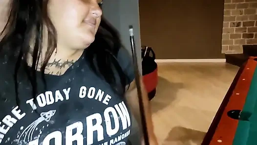 Играю в игры у бассейна с моей сводной сестрой заканчивается хардкорным сексом