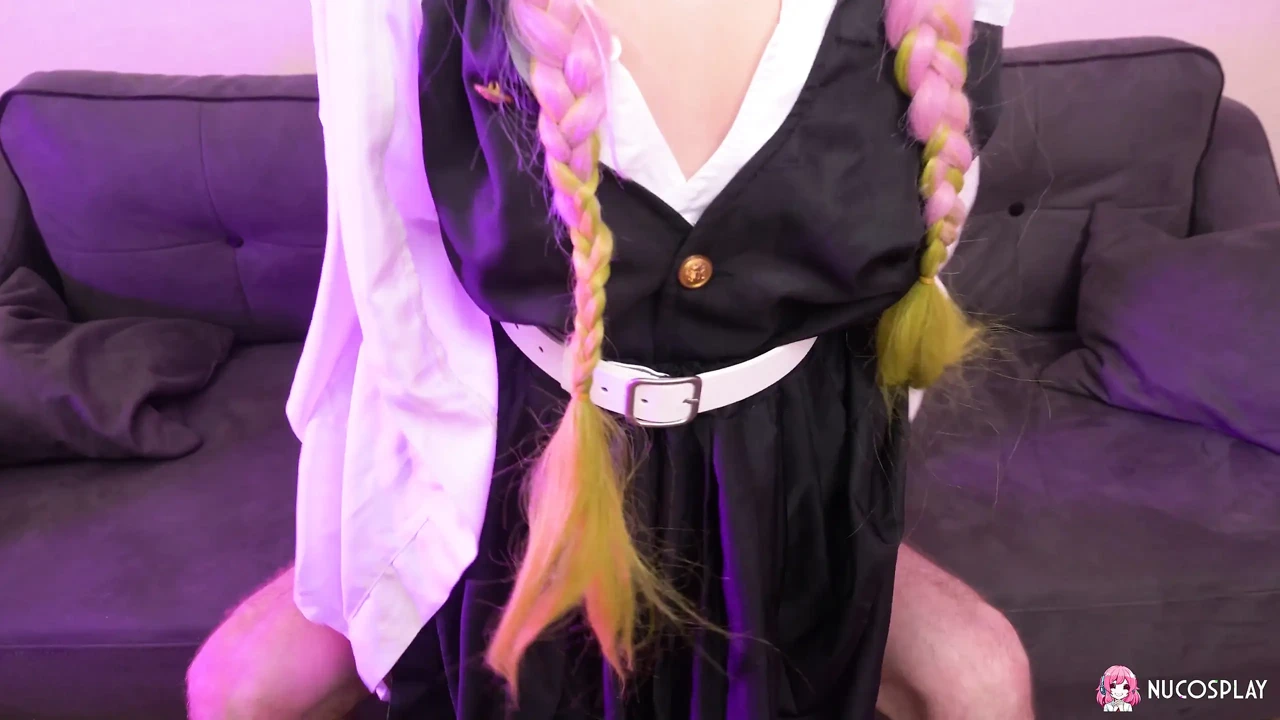 Bella Grey在被大鸡巴摧残时扮演Mitsuri Kanroji