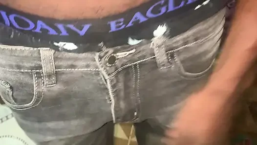 Çişini tutuyor ama memeli şişkin çaresiz genç omorashi
