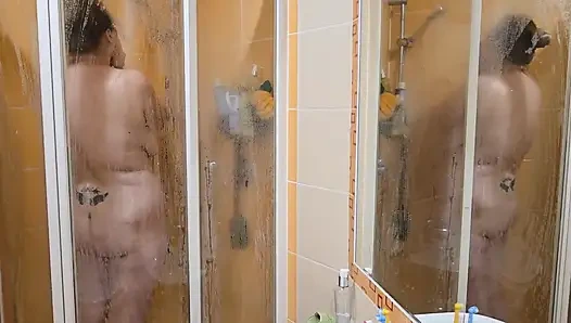 Она Просто Принимает Душ... Или Же Он Подумал - Муж Чуть Не Застукал Меня За Мастурбацией