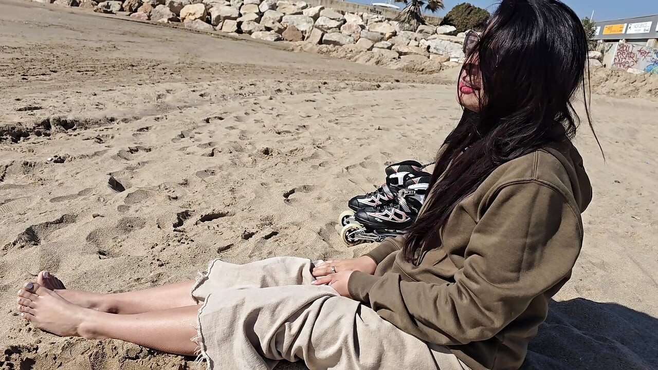 धोखा देने वाली प्रेमिका सार्वजनिक बाथरूम में अजनबी को चोदती है!