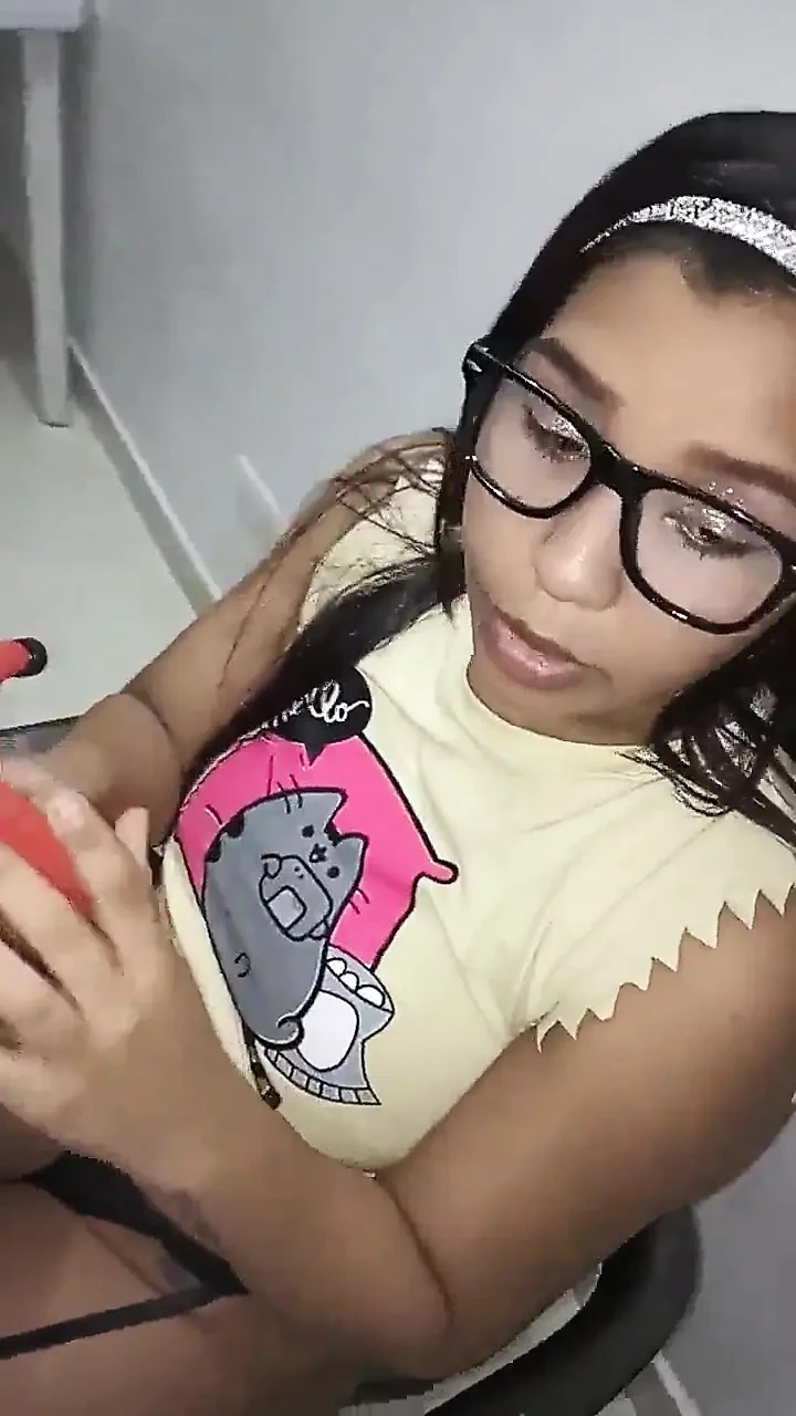 18 year old brunette big saggy tits from New York United States fucking her stepbrother’s big dick patrh