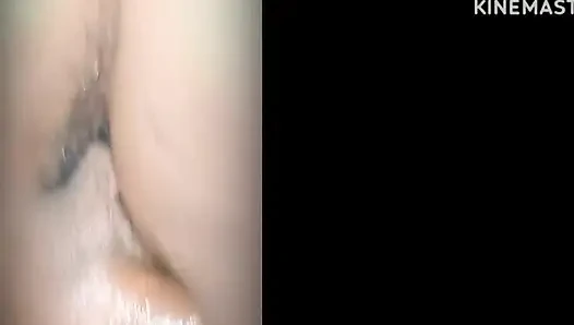 Cewek ini nyepong kontolku dan aku ngentot memeknya habis-habisan