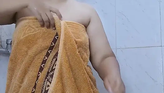 Tante Montok Lagi Mandi Setelah Keringetan Abis Nge Gym - minokiiko