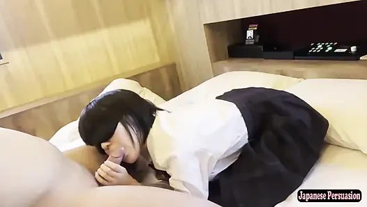 Cewek sange ini kehilangan kendali gara-gara posisi cowgirl liar sebelum akhirnya dipuasin sama pria yang lebih tua