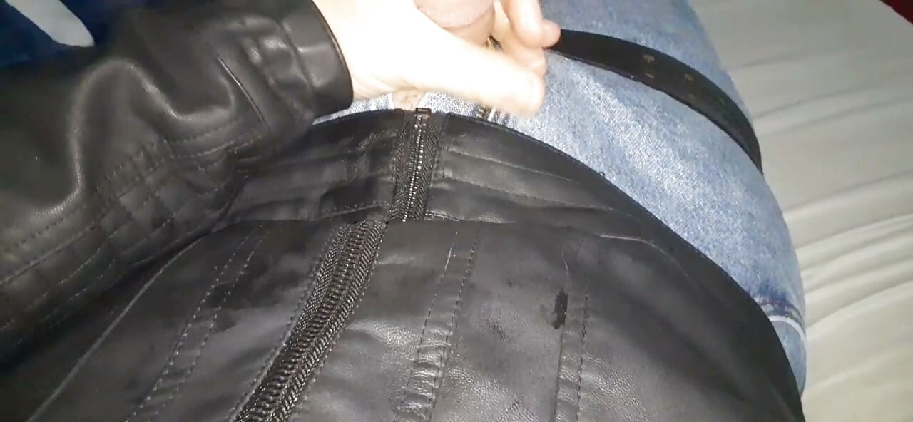 Solo edging on new leather