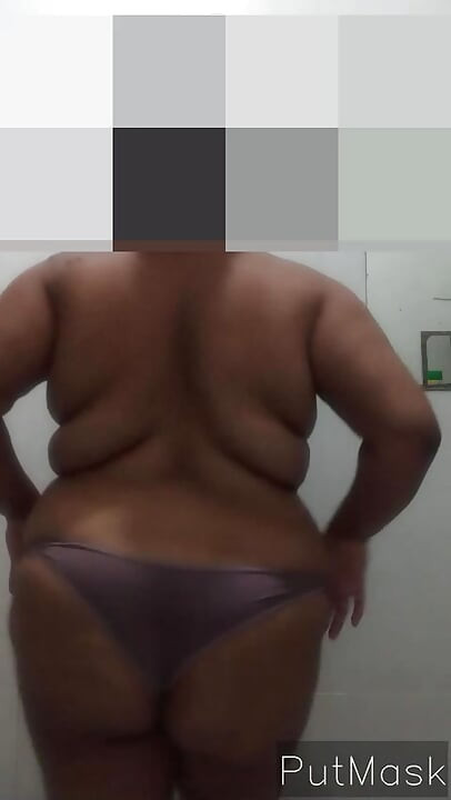 আমি তো বাথরুমে কাপড় খুললাম