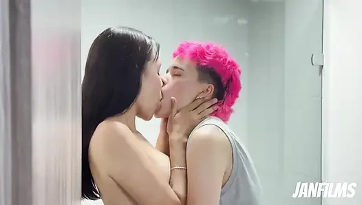 LET YOURSELF BE EATEN BY ME! His girlfriend sucks it before bathing