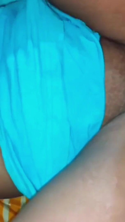 Big size doodh wali biwi ka pati ne boobs daba ke chut me lund dal diya.desi girlfriend ko boyfriend raat me chudai kiya.hindi xxx sex video | Clip 1