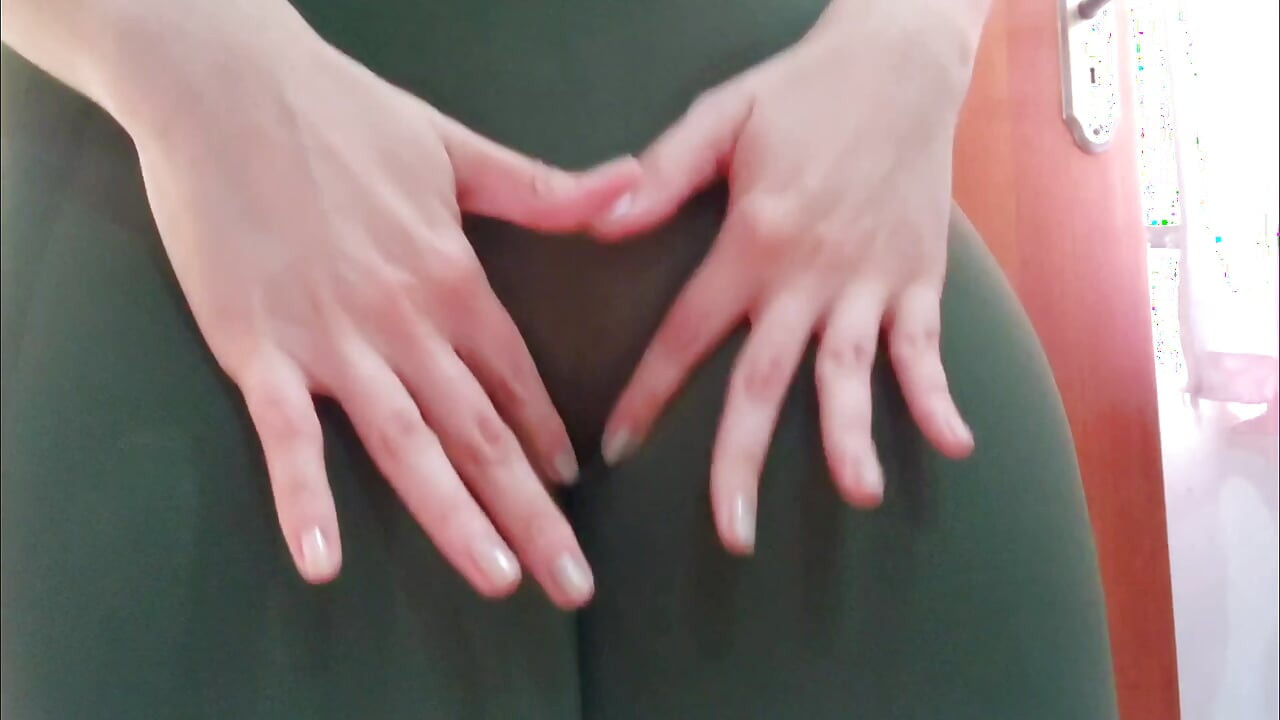 Hot wife in leggings with cameltoe