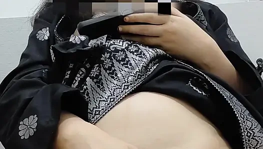 İlk kez mastürbasyon yapmayı öğreniyor