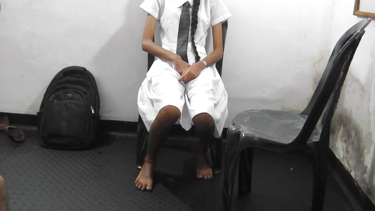 Awek sekolah Sri Lanka berkongkek dengan kawan baiknya di bilik hotel