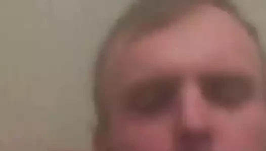 Adam büyük şişman göt tarafından büyüleniyor