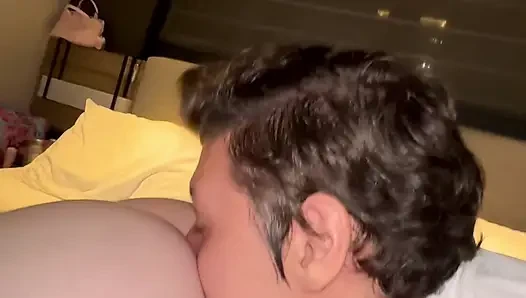 Adik tiriku nggak normal setelah kami keluar dari pesta, jadi aku akhirnya ngentot dia habis-habisan