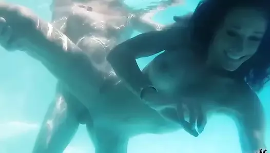 Brunette Cougar Sofie Marie Gets Fucked Hard Underwater