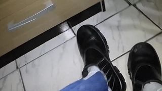 Masturbacao com gozada no sapatao do meu vizinho