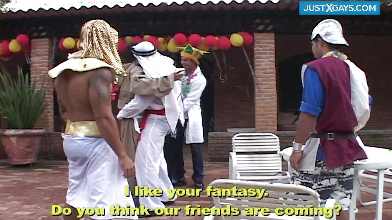 कामुक जुड़वाँ के साथ आउटडोर चुदाई पार्टी जो इसे गहराई तक लेना पसंद करती हैं