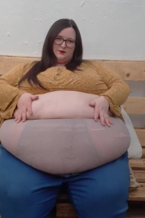 SSBBW secret garden belly and boob play
