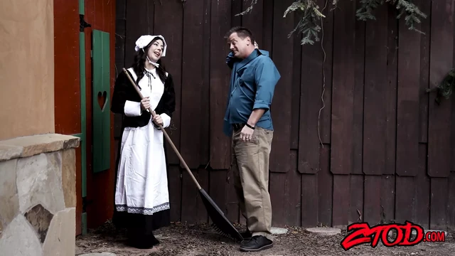 Amish Whitney Wright offers pussy to hung stranger