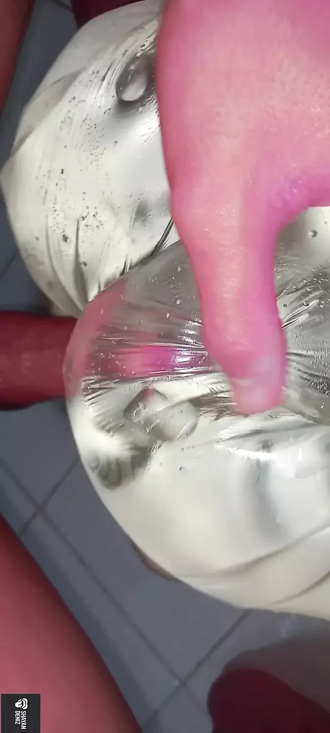 Szenvedélyes szóló játékkal a zuhany alatt💦