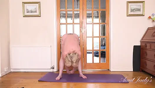 Auntjudys - büyük memeli olgun orta yaşlı seksi kadın Amy - yaramaz yoga egzersizi