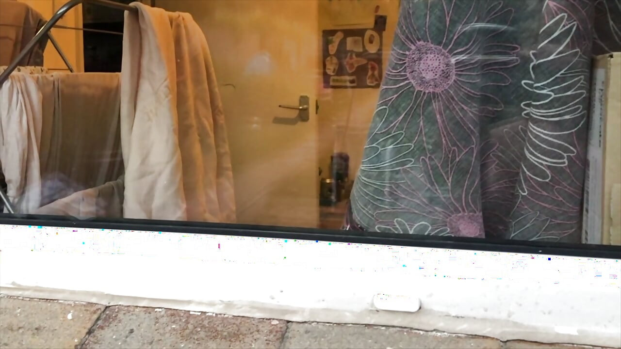 Sretni graditelji gledaju kroz prozor, dio 3