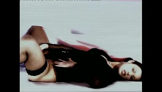 Сексуальная милфа-нимфа скачет на хуище, который кончает на ее киску