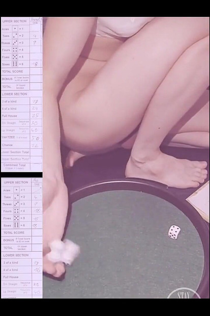 用玻璃杯玩yhtzee玩我的屁股！谁会赢？