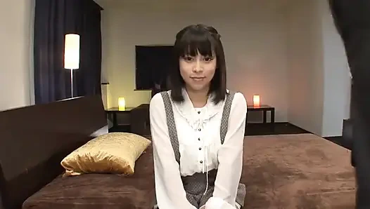 Alterslücke verlangen - unschuldige schönheit, verloren in reifen armen