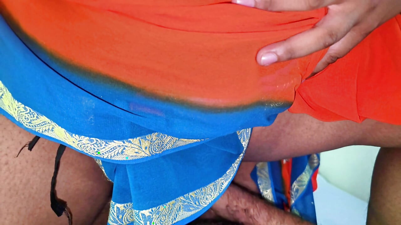 Intense fucking between an Indian 'beautiful mami'.