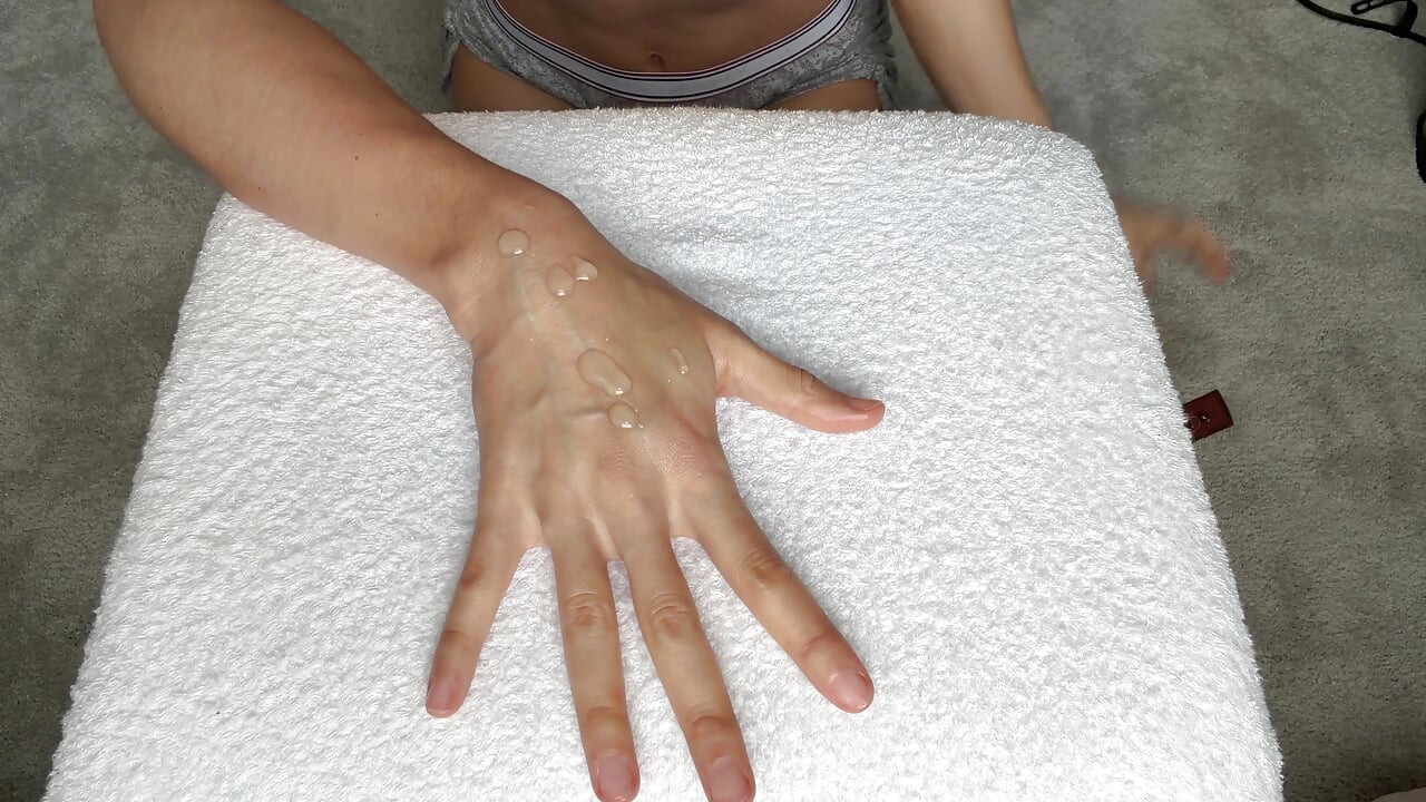 Adoration des mains, récit d’une petite amie