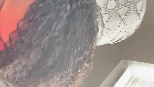 She makes him cum in five minutes