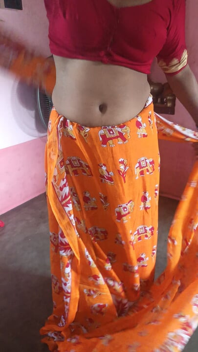 Desi housewife changing saree while being watched by Bengali maid secretly
