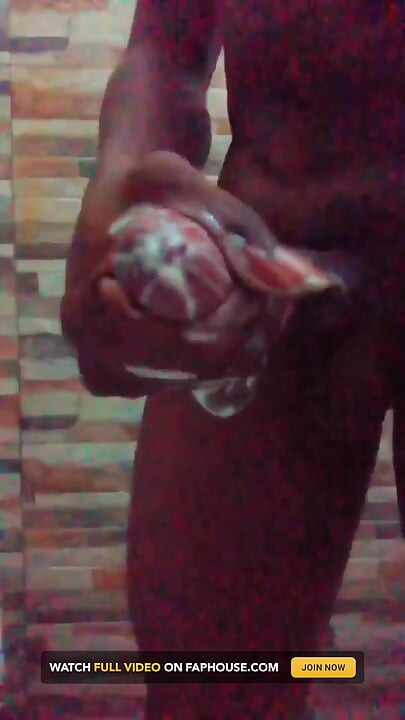 Pau preto se masturba