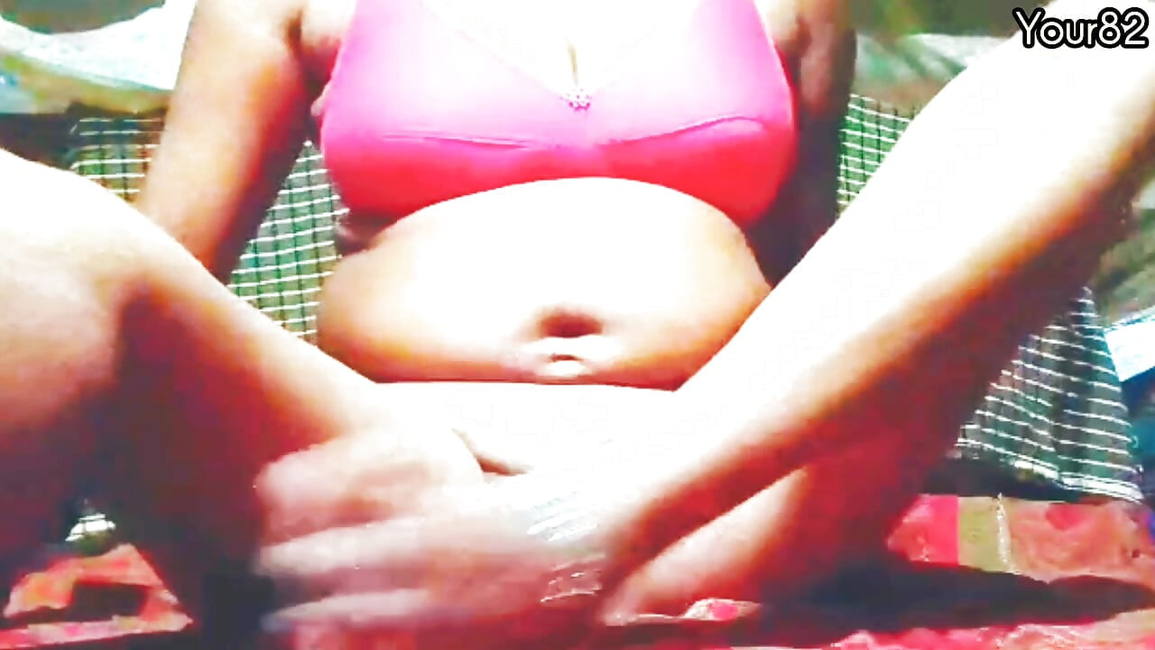 Sister-in-law is very hot, ready to take a long time, changing a lot of milk, big breasts.
