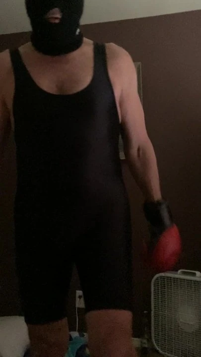 Boxing a skinhead wimp